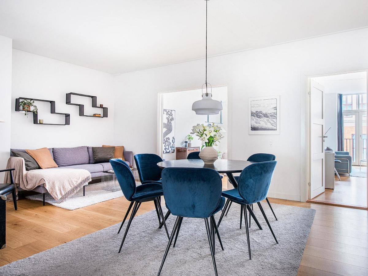 Sanders Leaves - Chic Three-Bedroom Apartment In Downtown Копенгаген Екстер'єр фото