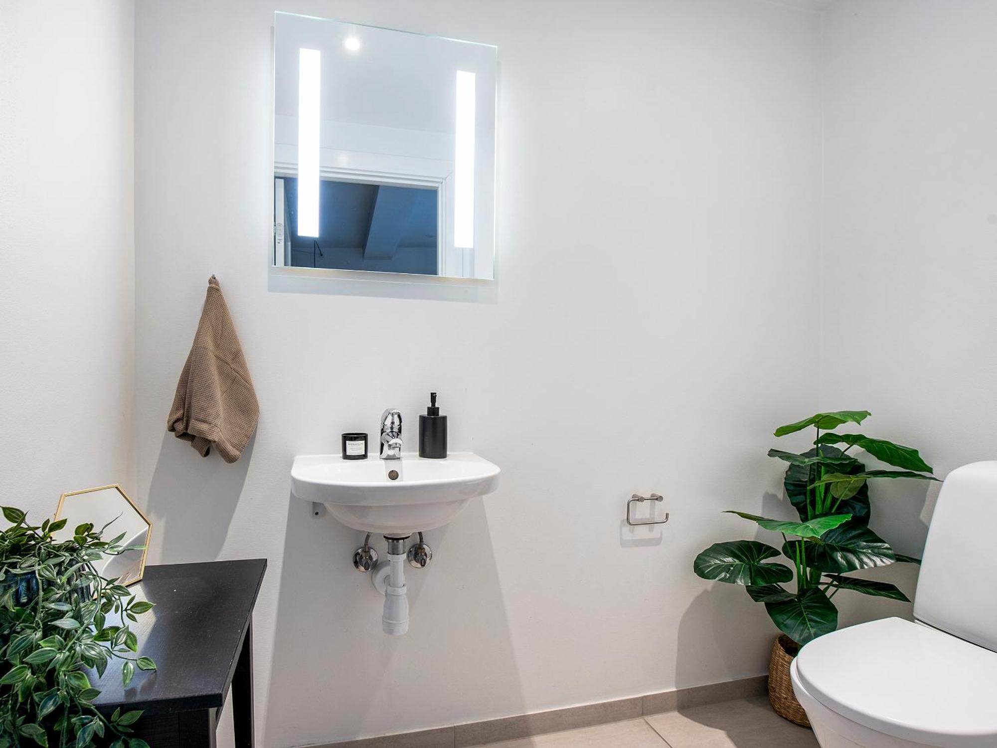 Sanders Leaves - Chic Three-Bedroom Apartment In Downtown Копенгаген Екстер'єр фото